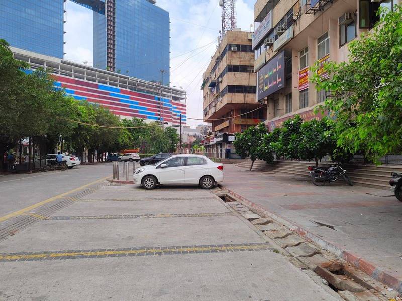 Taxi Service Noida Sector 18 | 24/7 Clean & Affordable Cabs